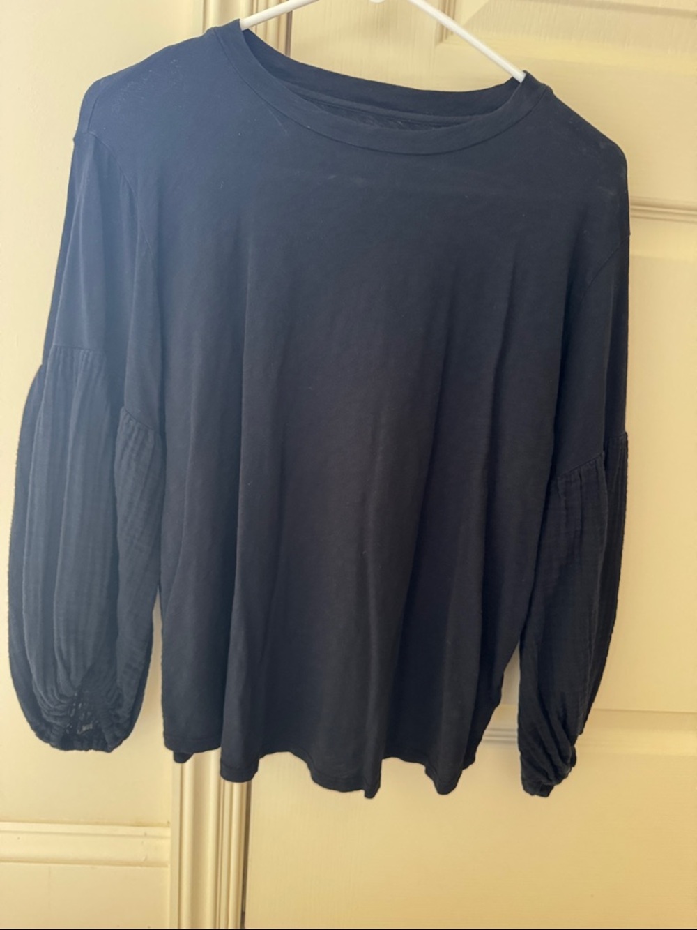 Velvet by Graham & Spencer Black Long-Sleeve Balloon Sleeve Tee